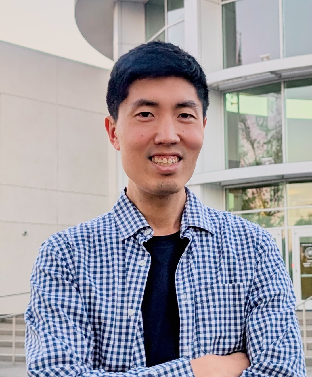 Jeffrey Joh speaking with San Ramon residents